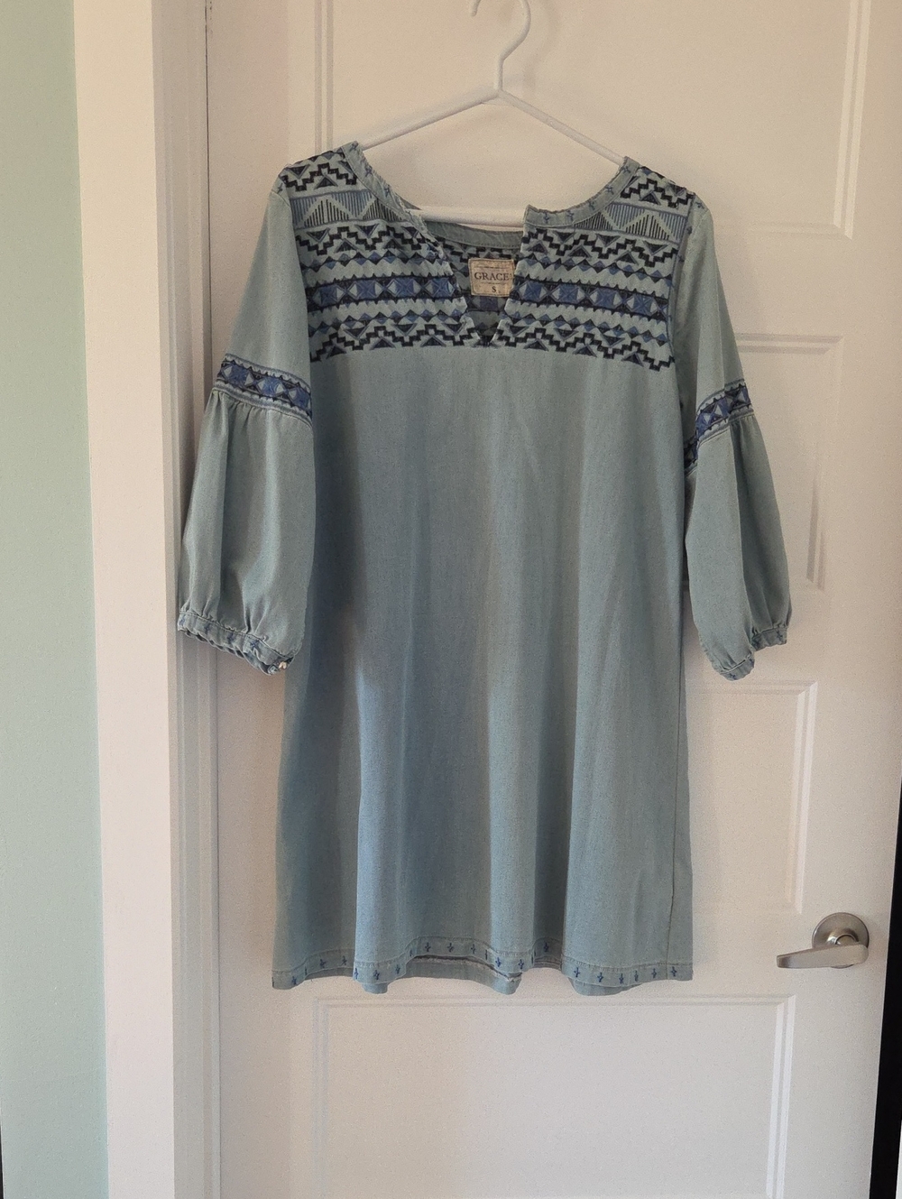 Grace in LA Embroidered Puff-Sleeve Jeans Tunic